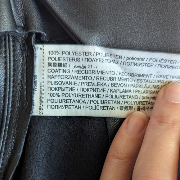 Vegan leather mini skirt with a bow - Picture 6 of 7